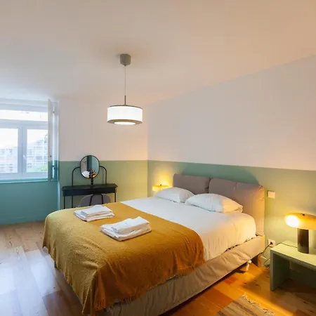 Flh Liberdade Spacious With Parking * 리스본