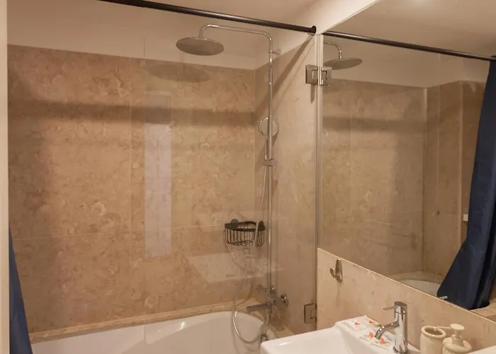 아파트 Flh Liberdade Spacious With Parking 리스본