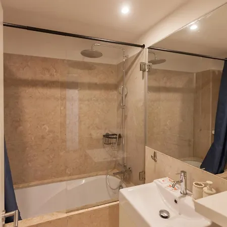 Lejlighed Flh Liberdade Spacious With Parking Lisboa