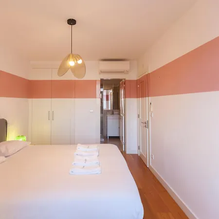 Flh Liberdade Spacious With Parking 리스본